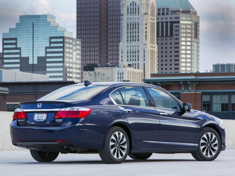  Honda Accord Hybrid Touring 2013 года  (US) (фото 26 из 30)